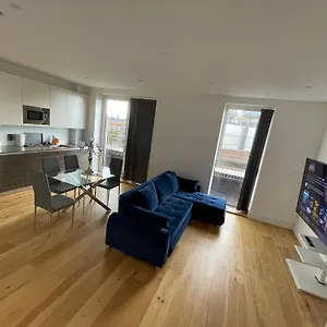 Apartment Luxury Floor Penthouse Near Heathrow, London